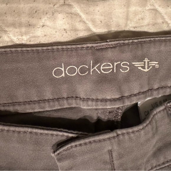 Women’s Dockers gray khaki- Hello Smooth- Size- 8M- straight leg!Great condition - Picture 3 of 11
